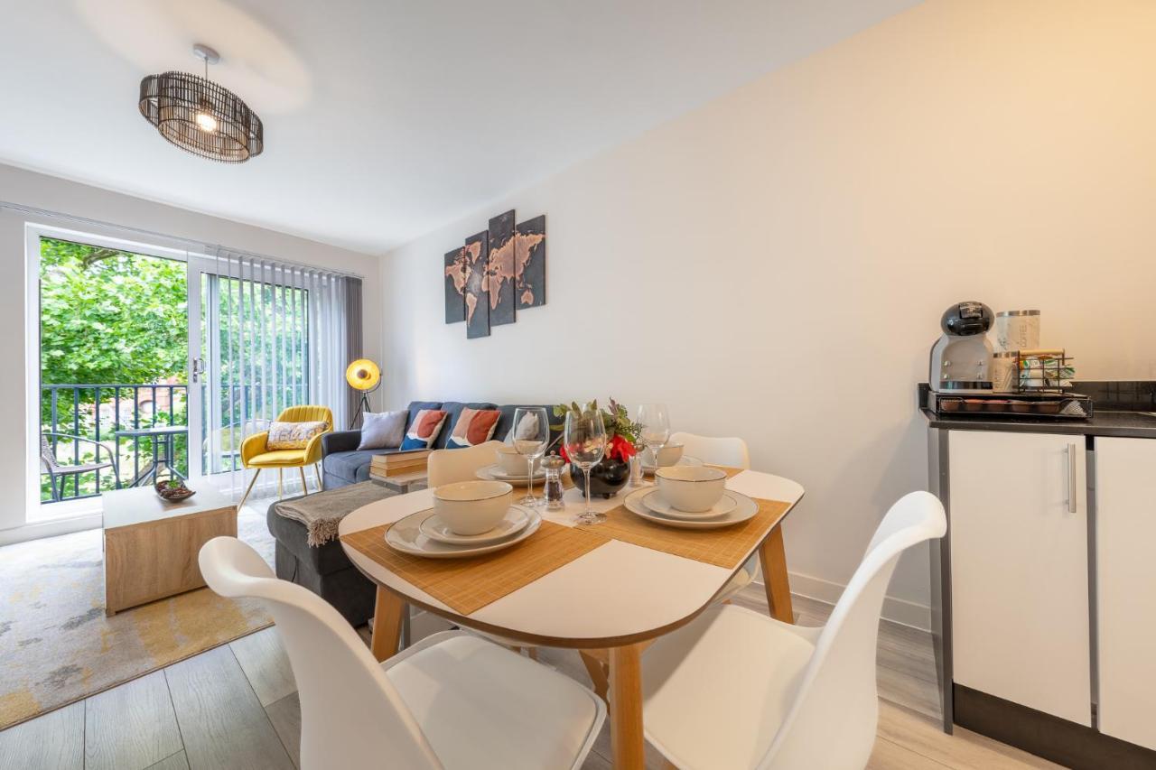 Ashview 6 - Heathrow - Windsor - Free Parking Apartment Staines-upon-Thames Exterior photo