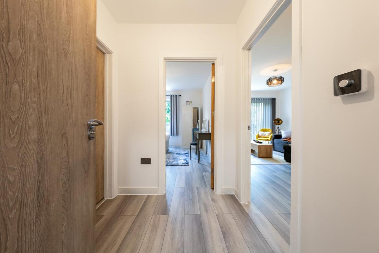 Ashview 6 - Heathrow - Windsor - Free Parking Apartment Staines-upon-Thames Exterior photo